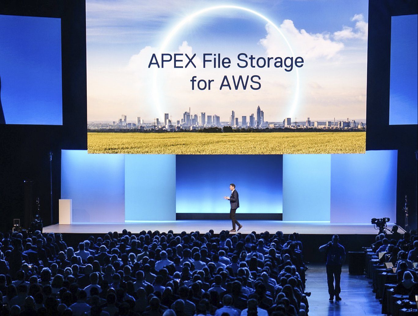 chuck whitten, Dell COO.